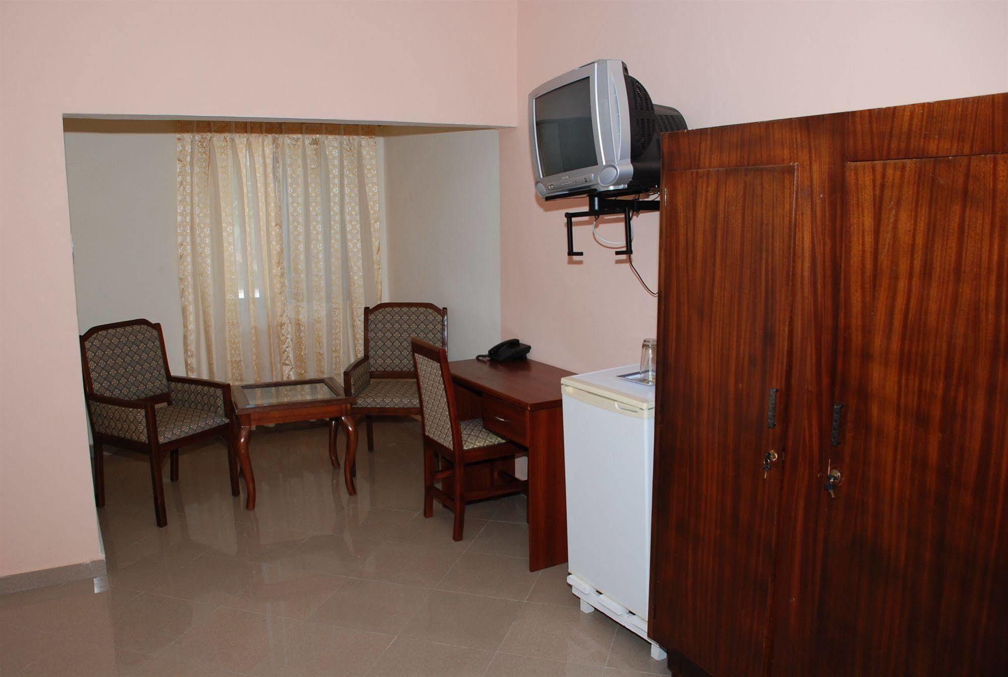 Hotel Obama Accra Esterno foto